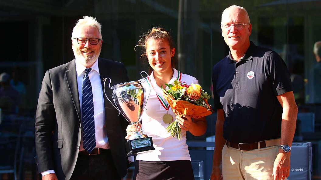 Blanka Decker mit Wilkinghege-Präsident Hans Martin Bredeck und Spielleiter Jürgen Stiegler (Foto: stebl)
