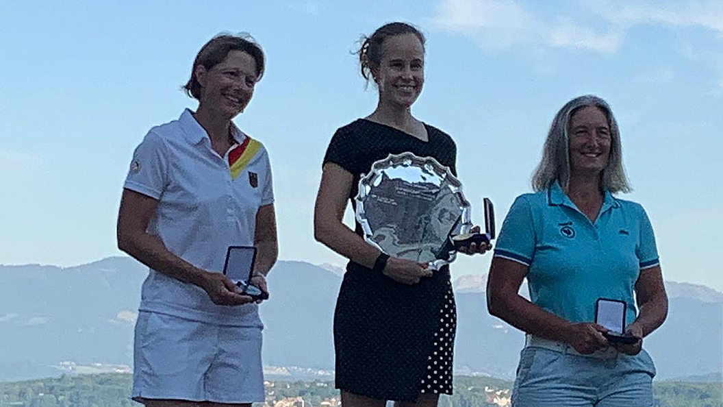 Nina Birken (li.) freut sich über die Silbermedaille (Foto: privat)