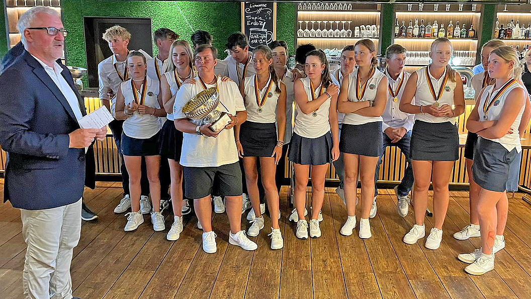 Gold und Pokal für die Mädchen aus NRW (© GV NRW)