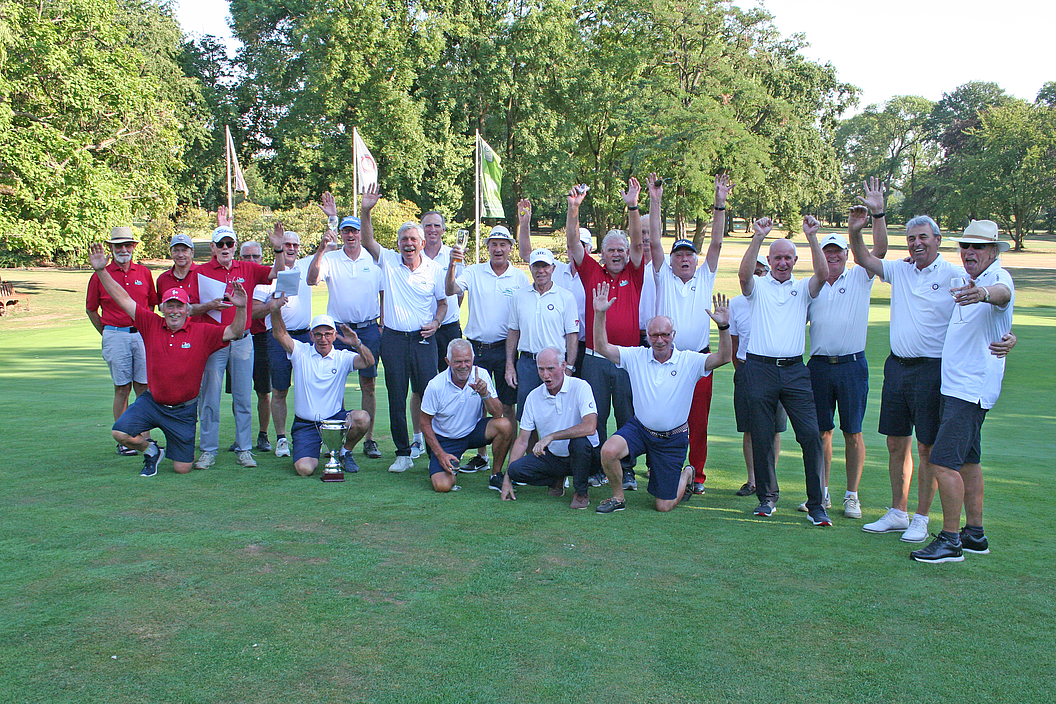 Podest der NRW-Mannschaftsmeisterschaft 2022 Herren AK65 (v.l.n.r.): GC Wasserschloss Westerwinkel, GC Wildenrath, Krefelder GC