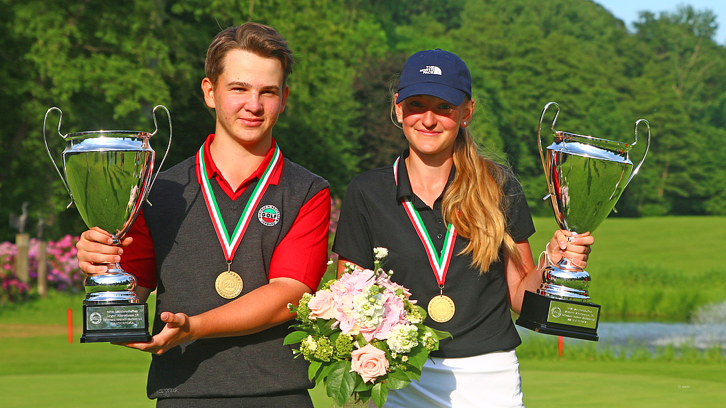 Meisterehren, Gold und Pokal (© stebl)
