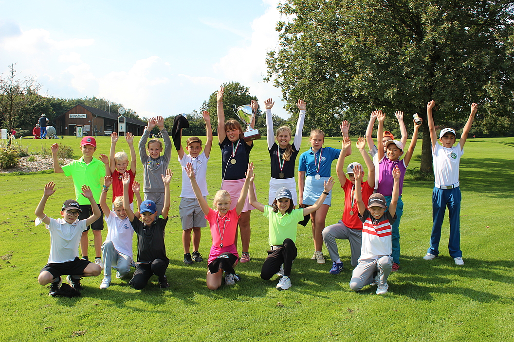Mädchen der AK 12 und Kids-Cup Gewinner