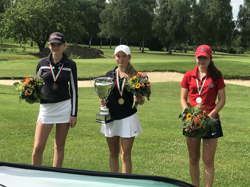 NRW-Meister/-in Mia Hammerschmid vom GC Hubbelrath und Leo Oberbeck vom Düsseldorfer GC