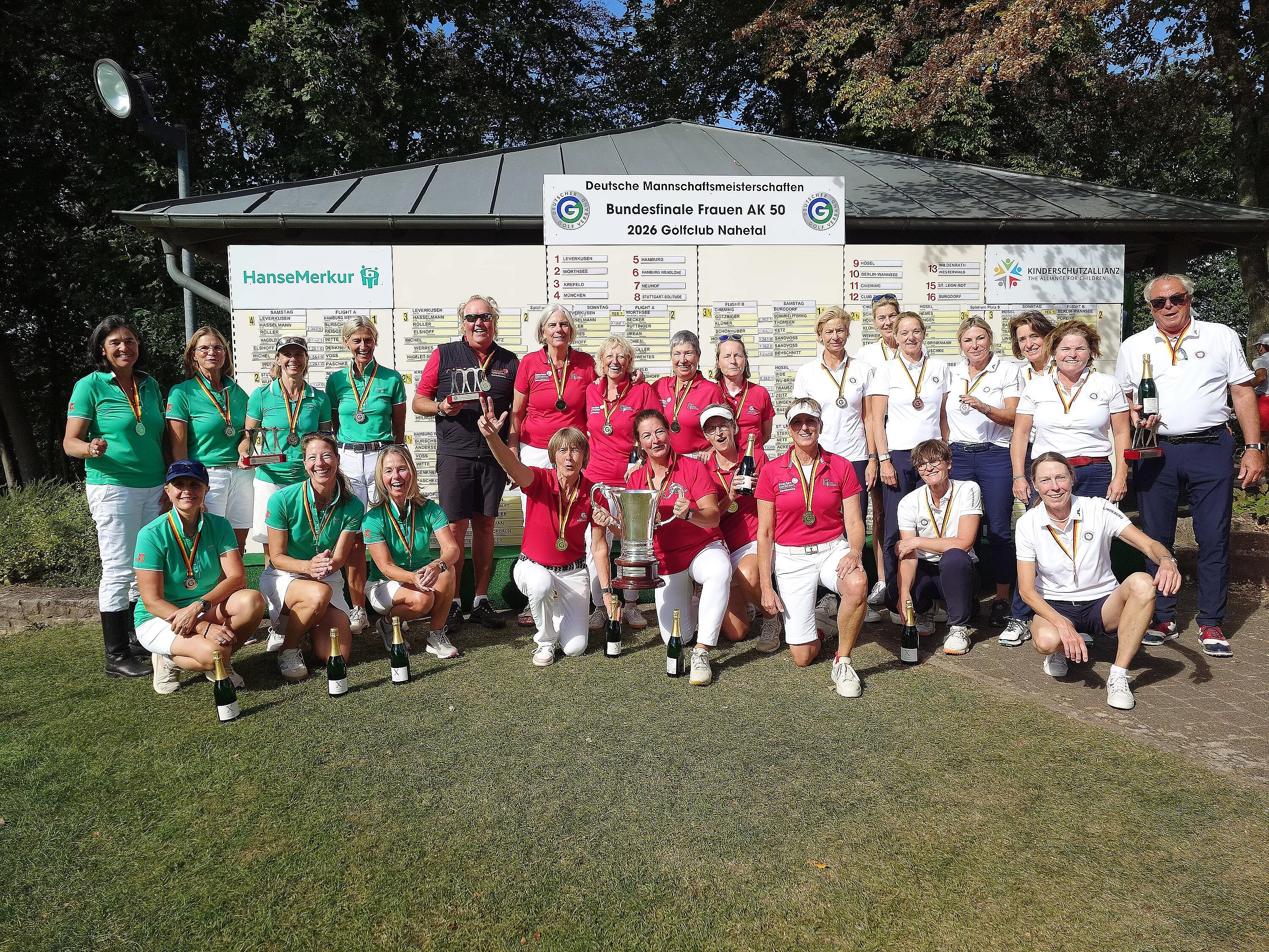 Zweimal NRW auf dem Podium der Frauen: Der GC Leverkusen und der Krefelder GC © C&V Sport Promotion